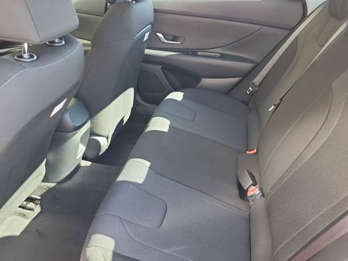 Certified 2025 Hyundai Elantra SE image 16