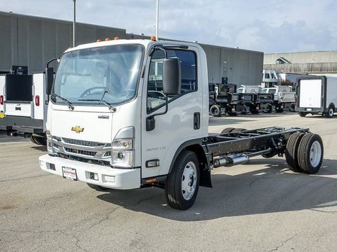 New 2025 Chevrolet Low Cab Forward image 7
