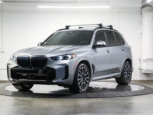Used 2025 BMW X5 xDrive50e w/ Executive Package AWD/4WD image 3