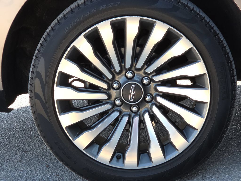 Used 2019 Lincoln Navigator L Reserve w/ Cargo Package AWD/4WD image 9