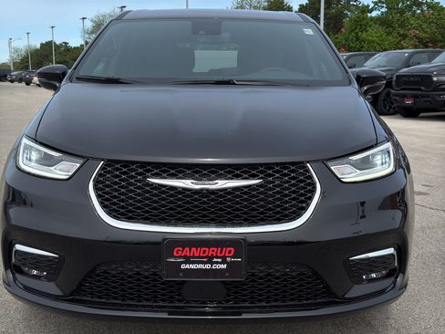 New 2026 Chrysler Pacifica Select FWD image 3