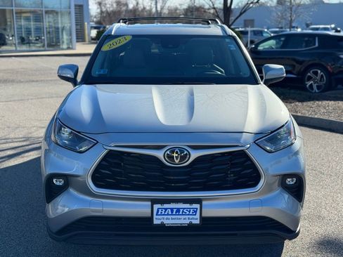 Used 2023 Toyota Highlander XLE image 2