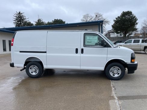 New 2025 Chevrolet Express 3500 w/ Driver Convenience Package image 10