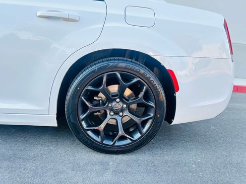 Used 2019 Chrysler 300 S w/ S Model Appearance Package RWD image 11