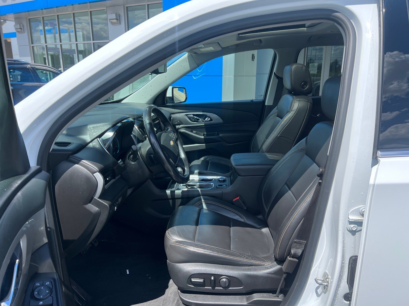 Used 2020 Chevrolet Traverse LT w/ LT Premium Package FWD image 8