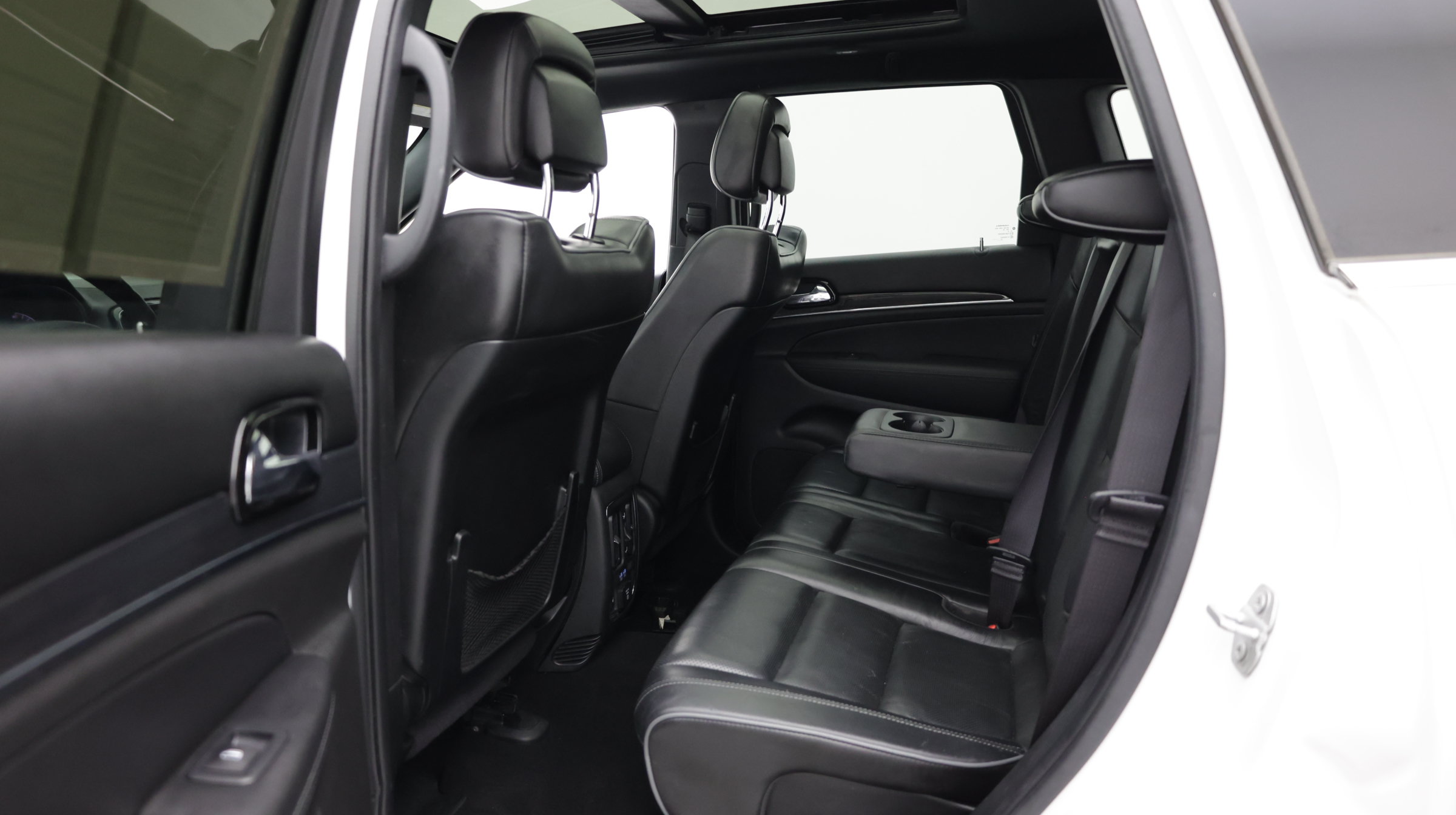 Used 2020 Jeep Grand Cherokee Overland RWD image 27