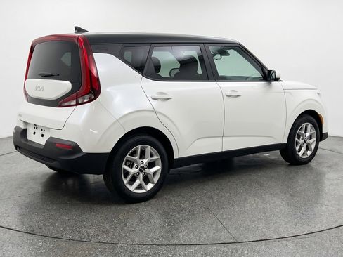 Used 2025 Kia Soul LX w/ LX Technology Package FWD image 9