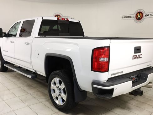 Used 2019 GMC Sierra 2500 Denali w/ Duramax Plus Package AWD/4WD image 4