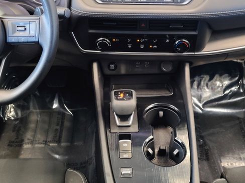 Used 2024 Nissan Rogue S image 21