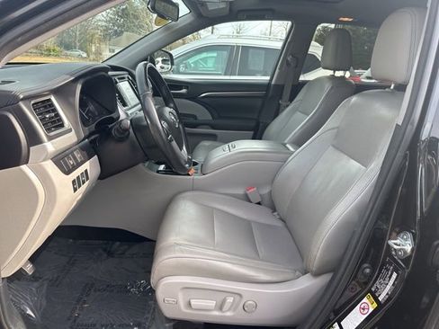 Used 2015 Toyota Highlander Limited image 14