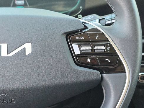 Used 2023 Kia Niro EX FWD image 24