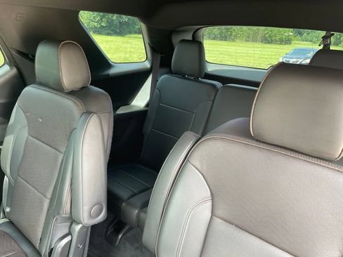 Used 2023 Chevrolet Traverse High Country AWD/4WD image 39