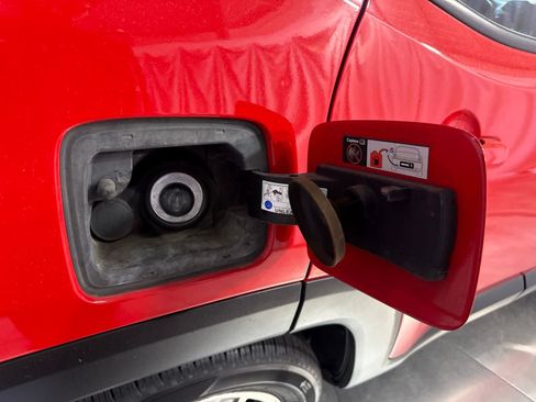 Used 2021 Jeep Renegade Latitude FWD image 14