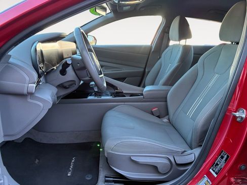 Used 2023 Hyundai Elantra SEL w/ Convenience Package image 9