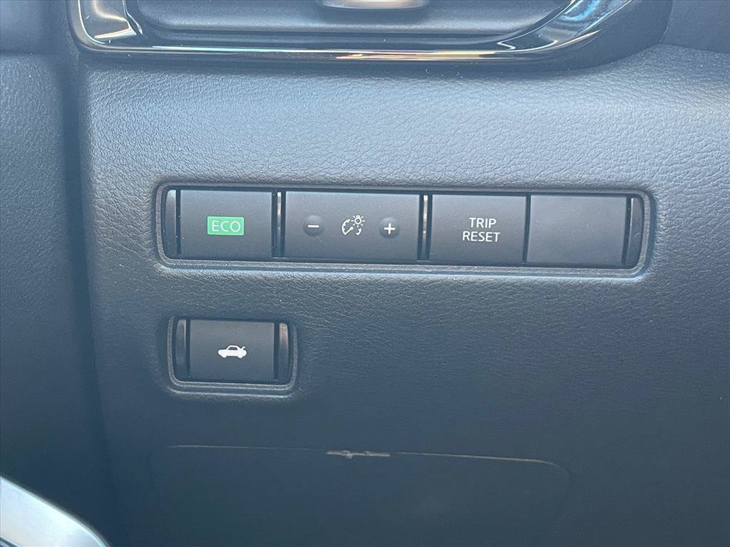 Used 2025 Nissan Sentra SR FWD image 18