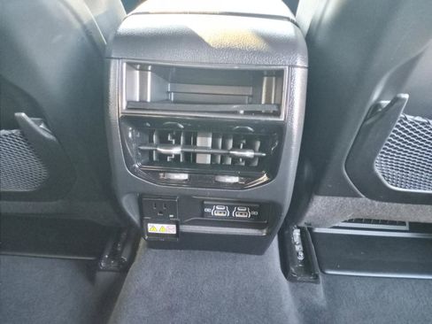 Used 2023 Jeep Grand Cherokee Altitude image 29