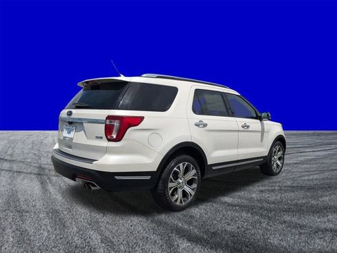 Certified 2018 Ford Explorer Platinum image 3