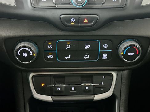 Used 2023 GMC Terrain SLE FWD image 23