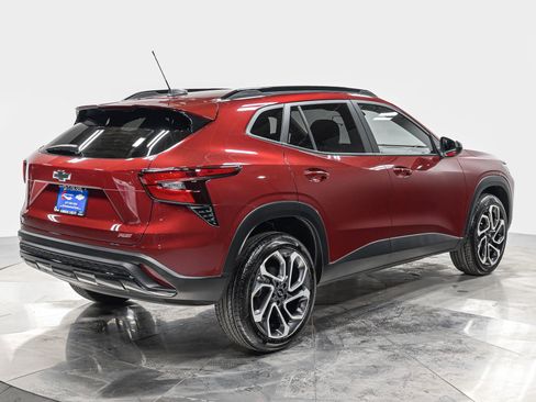 Used 2025 Chevrolet Trax RS w/ Driver Confidence Package image 7