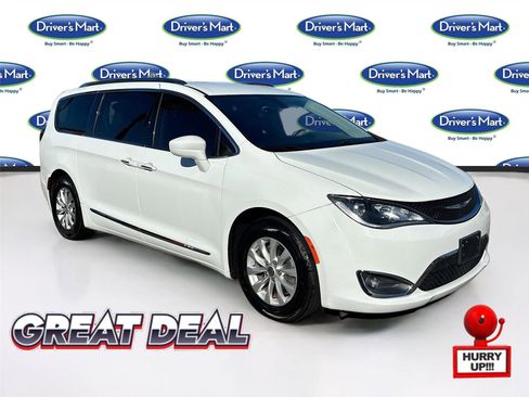 Used 2019 Chrysler Pacifica Touring-L image 1