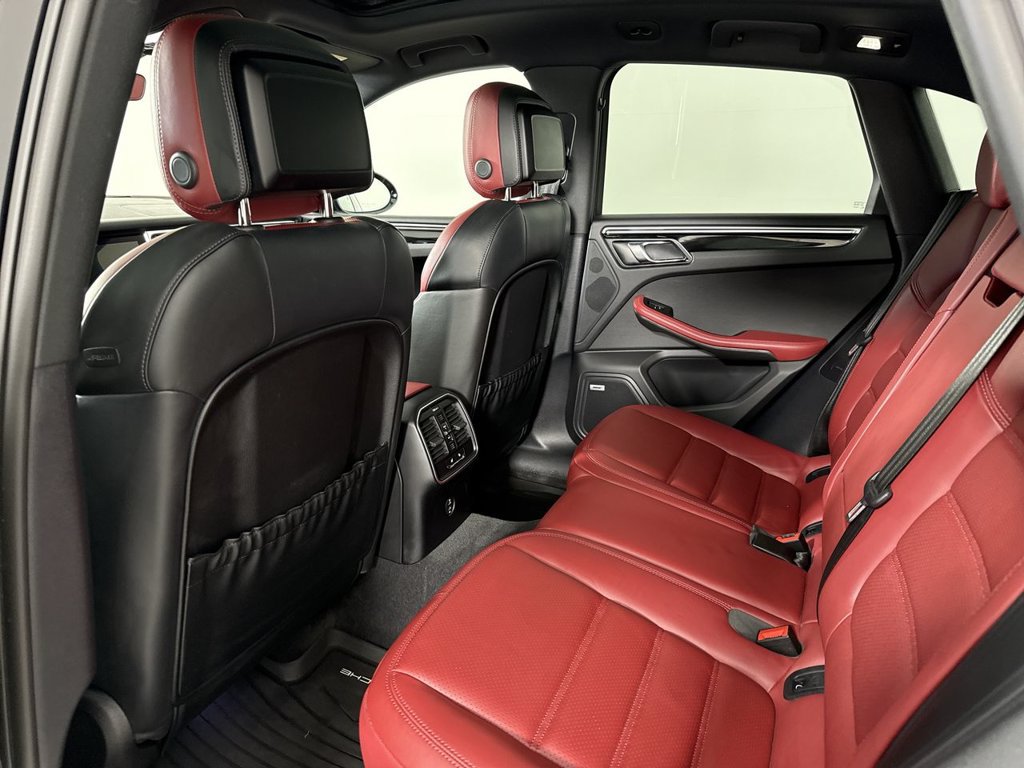 Certified 2023 Porsche Macan AWD/4WD image 25