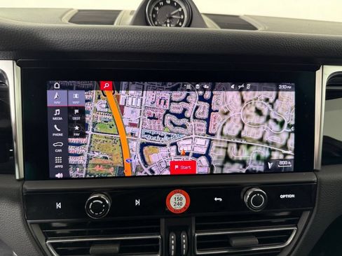 Certified 2024 Porsche Macan AWD/4WD image 35