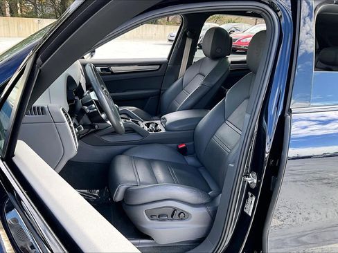 Used 2022 Porsche Cayenne S image 8