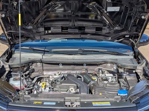 Used 2025 Volkswagen Taos SE w/ Panoramic Sunroof Package image 36