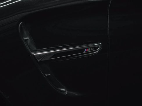 Used 2015 BMW M4 Coupe w/ Executive Package RWD image 7