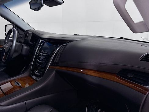 Used 2016 Cadillac Escalade Premium image 29