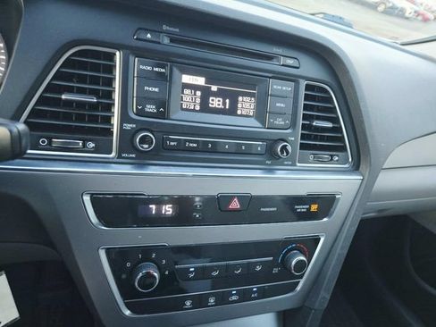 Used 2017 Hyundai Sonata SE FWD image 19