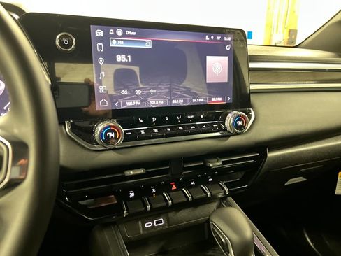 New 2026 GMC Canyon Elevation w/ Convenience Package image 21