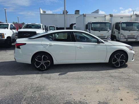 Used 2025 Nissan Altima 2.5 SR image 8