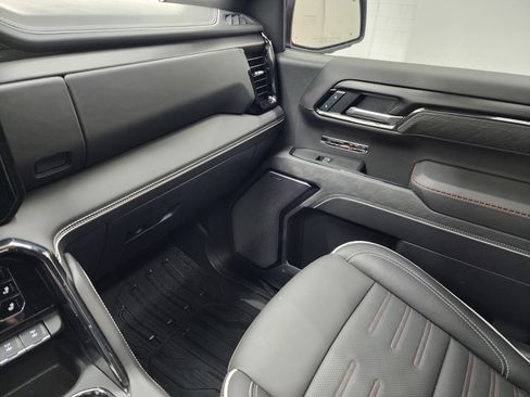Used 2024 GMC Sierra 1500 AT4X image 12