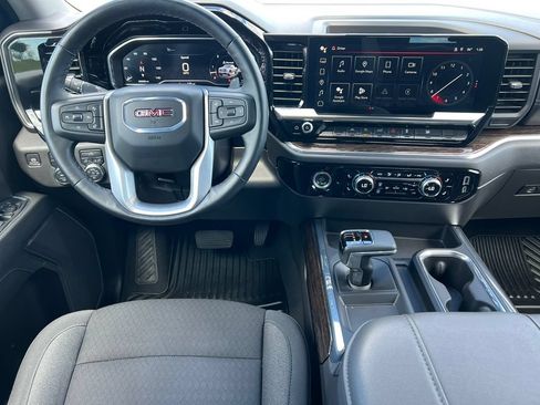 Used 2024 GMC Sierra 1500 Elevation AWD/4WD image 3
