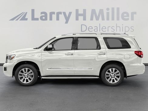 Used 2019 Toyota Sequoia Platinum w/ Preferred Accessory Package AWD/4WD image 3