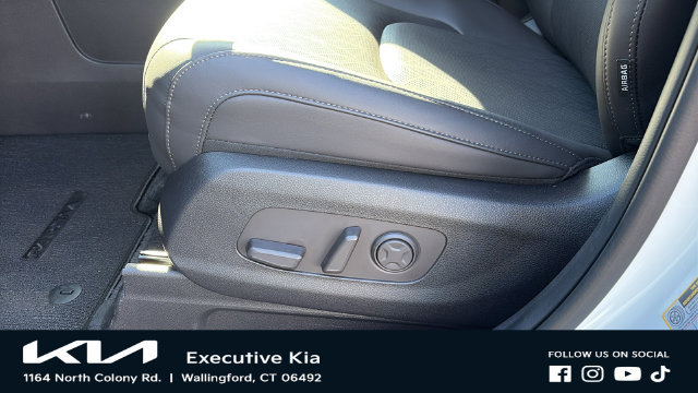 Used 2026 Kia Carnival EX FWD image 11