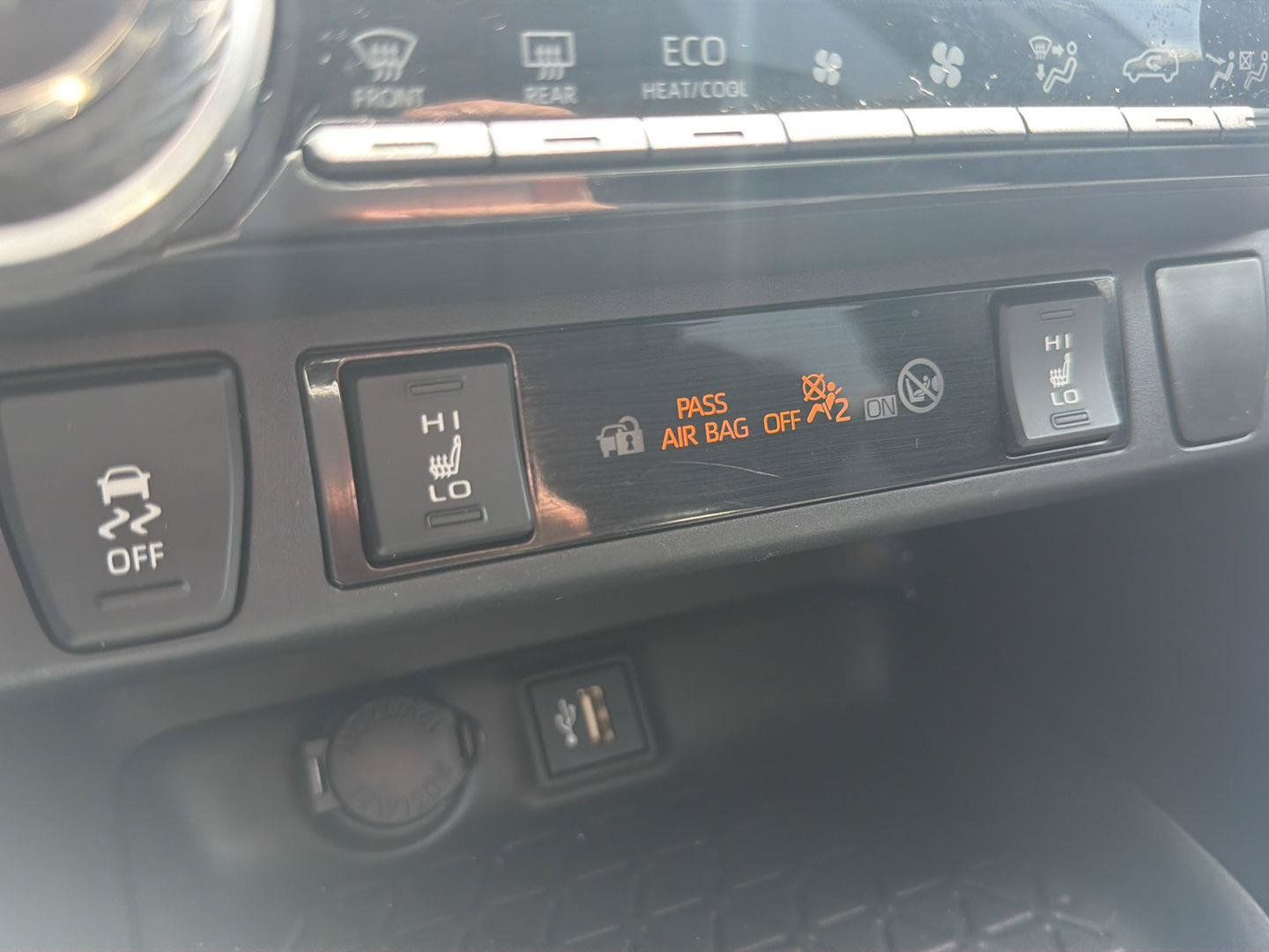 Certified 2023 Toyota RAV4 XLE w/ XLE Grade Weather Package AWD/4WD image 30