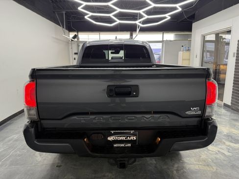 Used 2021 Toyota Tacoma 4x4 Double Cab image 4