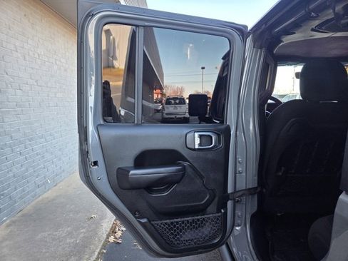Used 2018 Jeep Wrangler Unlimited Rubicon image 23