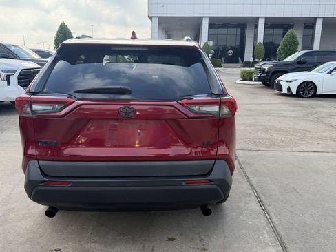 Used 2021 Toyota RAV4 LE FWD image 6