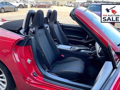 Used 2018 FIAT 124 Spider Classica w/ Technology & Siriusxm Group RWD image 7