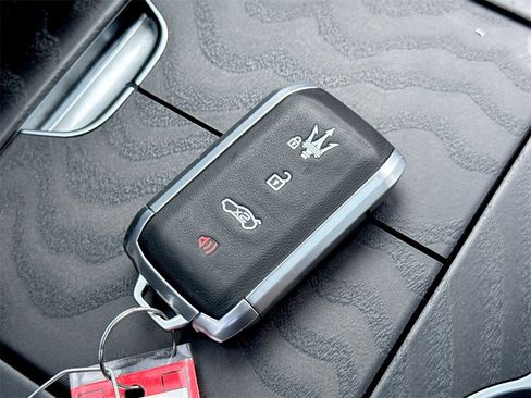 Used 2023 Maserati Grecale Modena image 32