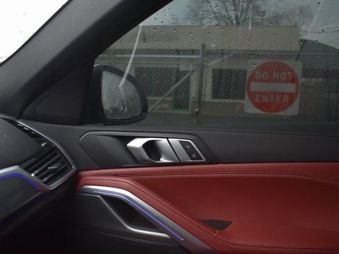 Used 2021 BMW X6 sDrive40i w/ M Sport Package image 19