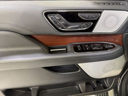 Used 2024 Lincoln Navigator Reserve image 16
