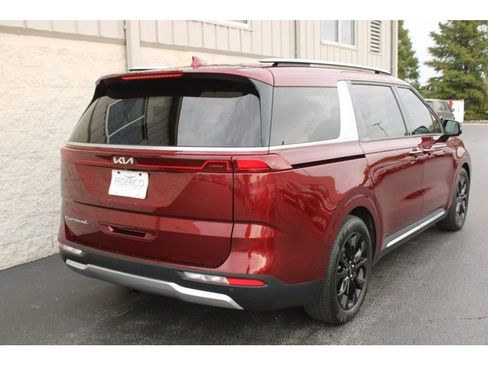 Used 2022 Kia Carnival SX Prestige image 3