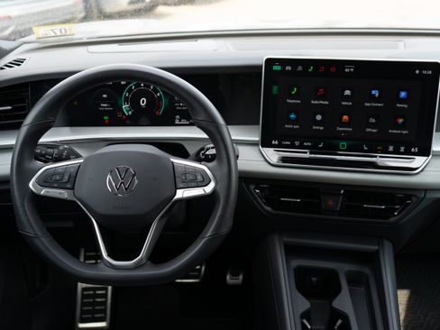 Used 2026 Volkswagen Tiguan SE R-Line AWD/4WD image 17