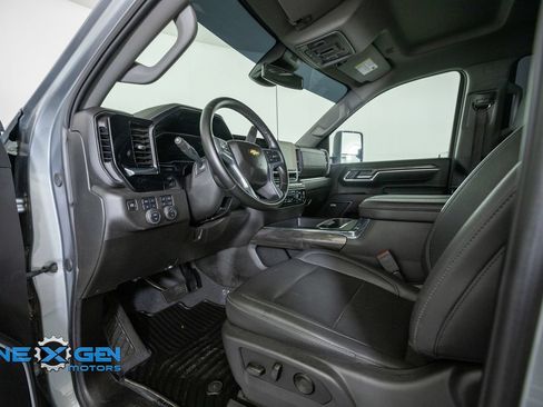 Used 2025 Chevrolet Silverado 2500 LTZ w/ LTZ Convenience Package AWD/4WD image 10