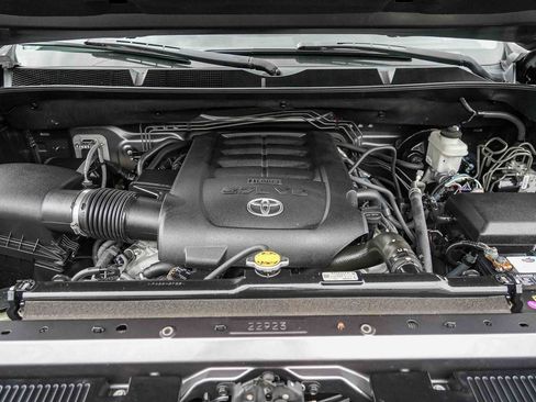 Used 2015 Toyota Tundra SR5 w/ SR5 Upgrade Package AWD/4WD image 32