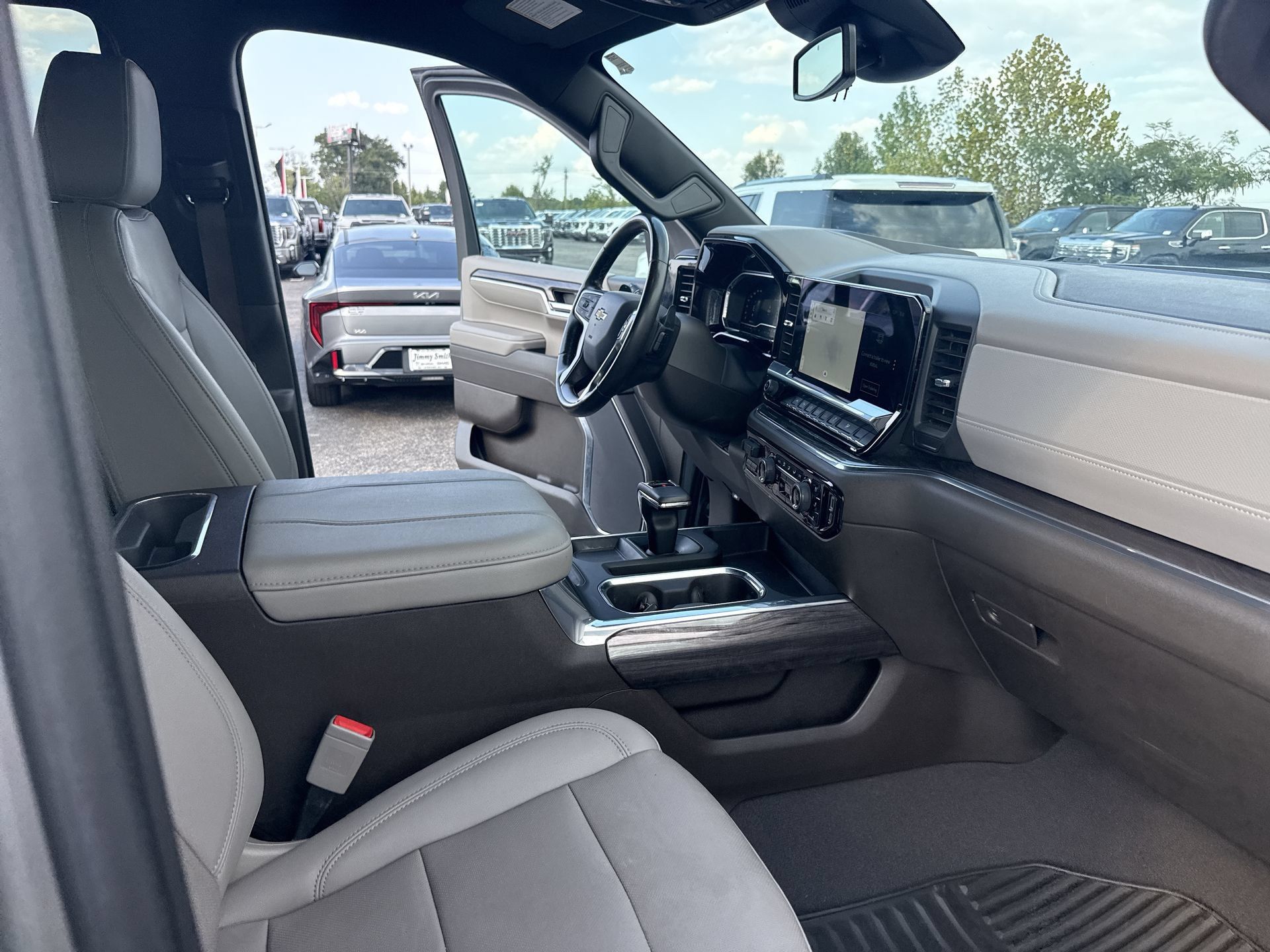 Used 2023 Chevrolet Silverado 1500 LTZ w/ LTZ Convenience Package II AWD/4WD image 35